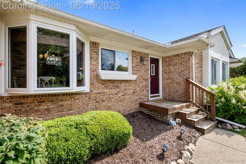 2307 Highsplint Dr, Rochester Hills, MI, 48307-3722 | Card Image