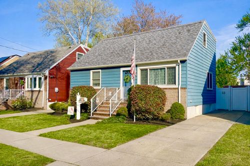 364 Avenue E, Bayonne, NJ, 07002-4611 | Card Image