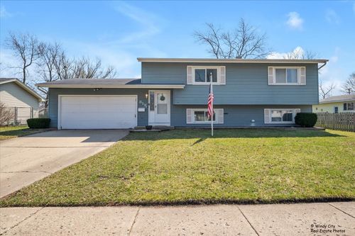 819 Dartmoor Dr, Crystal Lake, IL, 60014-8409 | Card Image