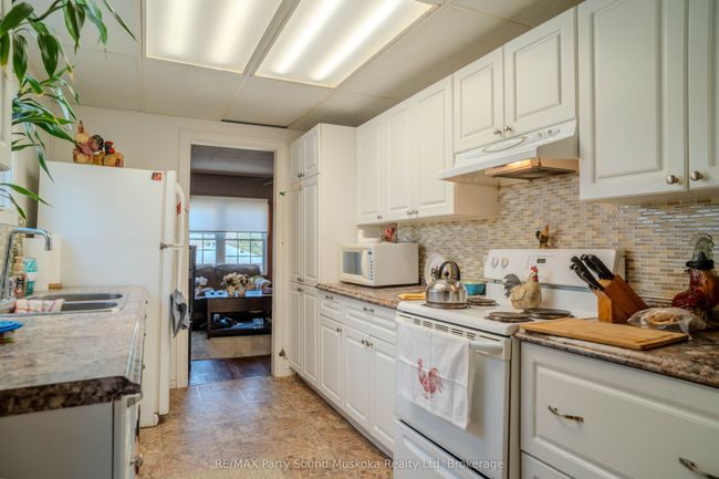 12 Riverdale Rd, House other with 2 bedrooms, 1 bathrooms and 4 parking in Parry Sound ON | Image 6