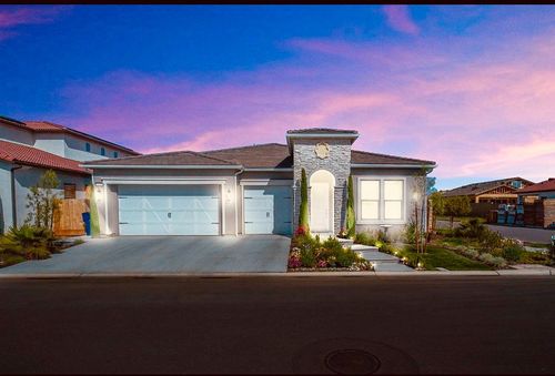 2788 N Douglas Ave, Fresno, CA, 93727-8979 | Card Image