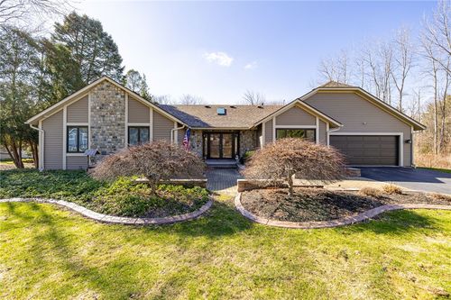 32 Stone Island Ln, Penfield, NY, 14526-1018 | Card Image