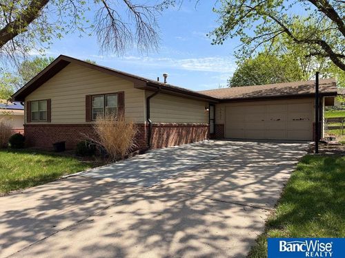5637 Dogwood Drive, Lincoln, NE, 68516 | Card Image