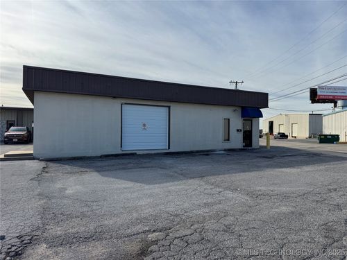 10818 E Newton Pl, Tulsa, OK, 74116-5623 | Card Image