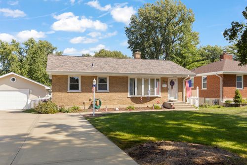 207 S Wilmette Ave, Westmont, IL, 60559-2028 | Card Image