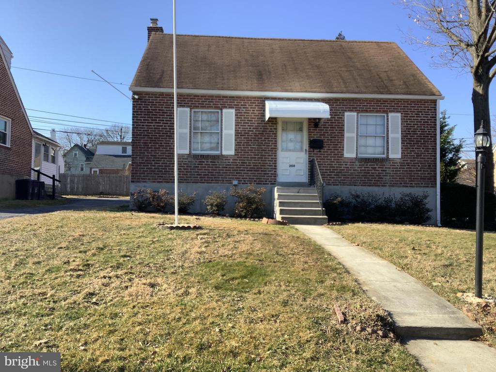 Sharon Park Dr, Folcroft, PA 19032