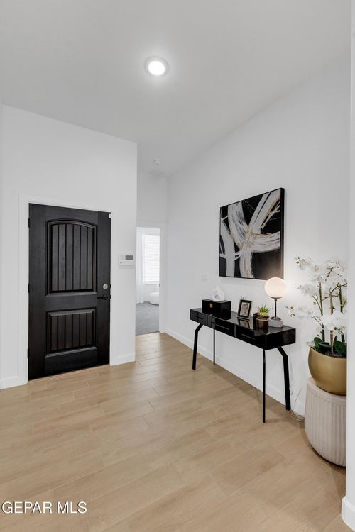 100 Bonnie Trl, Sunland Park, NM, 88008-9349 | Card Image