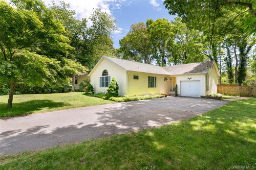 47 Suffolk Road, Southampton, NY, 11946 | Card Image
