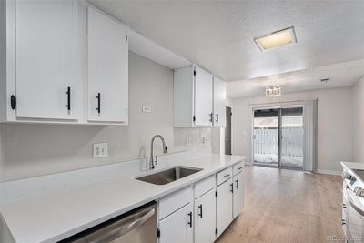 Quartz counters & stainless steel appliances | Image 2