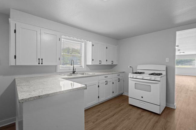 655 N 2 Nd St, House other with 3 bedrooms, 1 bathrooms and null parking in Silsbee TX | Image 8