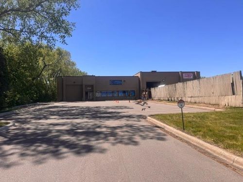 9250 Holly St Nw, Coon Rapids, MN, 55433-5800 | Card Image