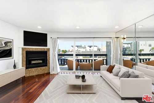 apt-102-320 Hermosa Ave, Hermosa Beach, CA, 90254-5038 | Card Image