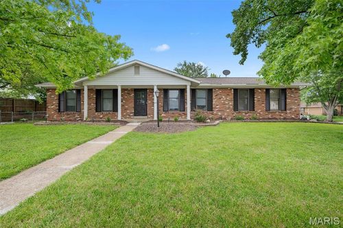 2 Country Farm Blvd, Saint Peters, MO, 63376-2031 | Card Image
