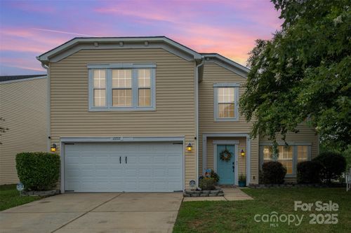 6602 Fawn View Dr, Charlotte, NC, 28216-4847 | Card Image