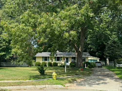 209 Douglas Ct, Spring Lake, MI, 49456-2414 | Card Image