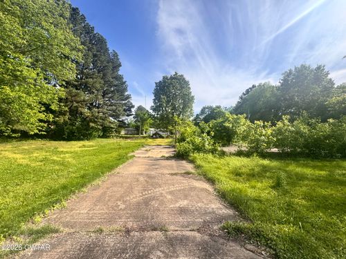 63 Sq Rd, Dyersburg, TN, 38024-7825 | Card Image