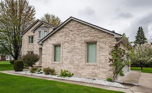 47630 Robins Nest Dr, Shelby Township, MI, 48315-5019 | Card Image
