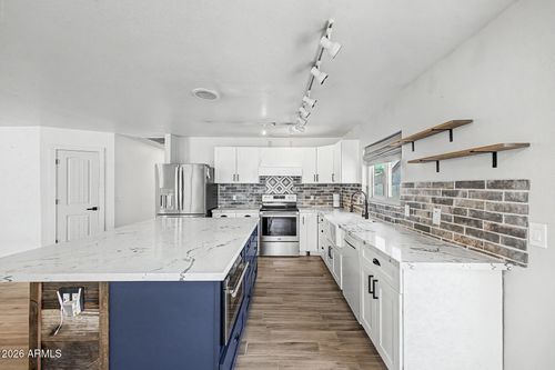 8118 E Fountain St, Mesa, AZ, 85207-4914 | Card Image
