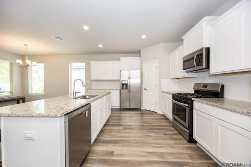 21332 Wood Glen Ave, Zachary, LA, 70791-7028 | Card Image