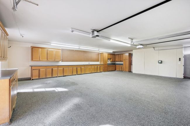 Separate 4 car garage climate controlled | Image 34
