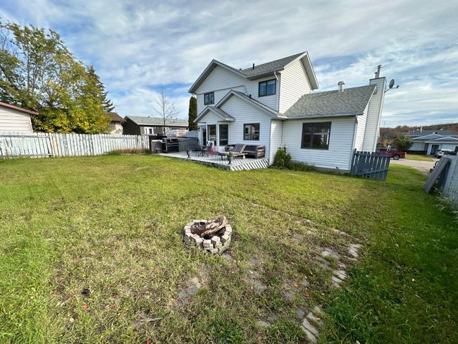 10010 85 Street, Home with 3 bedrooms, 3 bathrooms and 4 parking in Peace River AB | Image 26