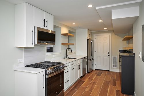 gs-5200 N Winthrop Avenue, Chicago, IL, 60640 | Card Image