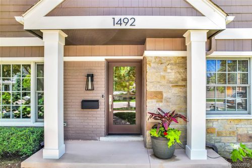 1492 Pierce St, Birmingham, MI, 48009-1703 | Card Image