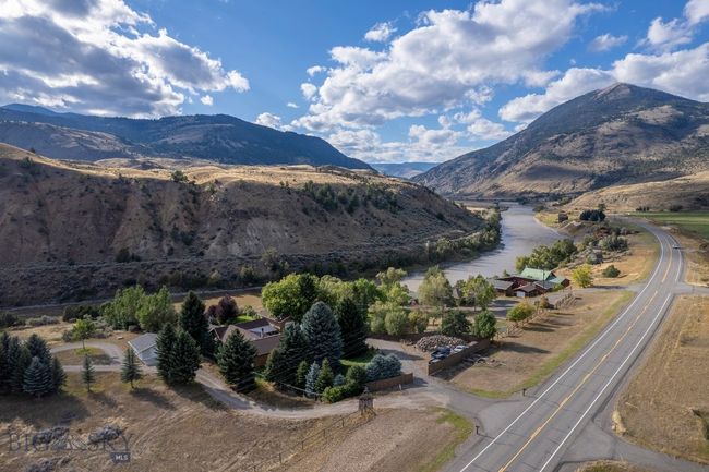 1077 Us Highway 89 S, House other with 3 bedrooms, 3 bathrooms and null parking in Gardiner MT | Image 57