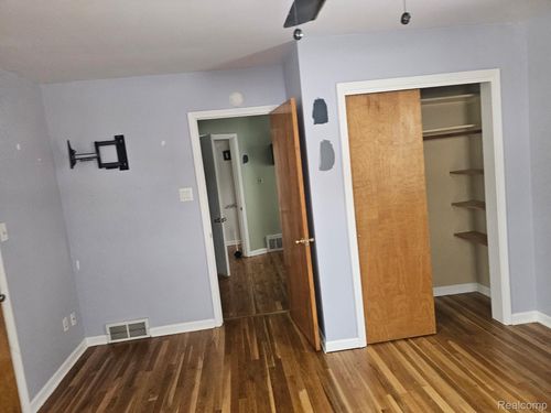 714 E 12 Mile Rd, Royal Oak, MI, 48073-4229 | Card Image