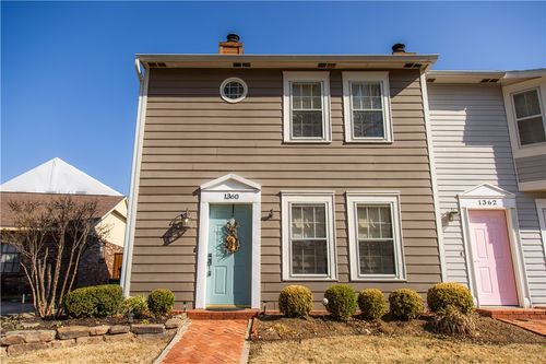 1360 E Masonic Dr, Fayetteville, AR, 72703-5136 | Card Image