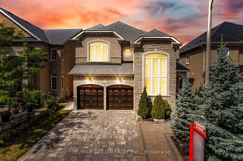 15 Oakhaven Rd, Brampton, ON, L6P2Y3 | Card Image