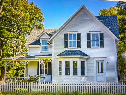 16 South Rd, Chilmark, MA, 02535-2328 | Card Image