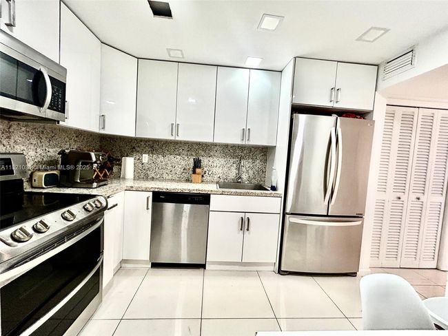APT-2G - 9500 W Bay Harbor Dr, Condo with 1 bedrooms, 2 bathrooms and null parking in Bay Harbor Islands FL | Image 9