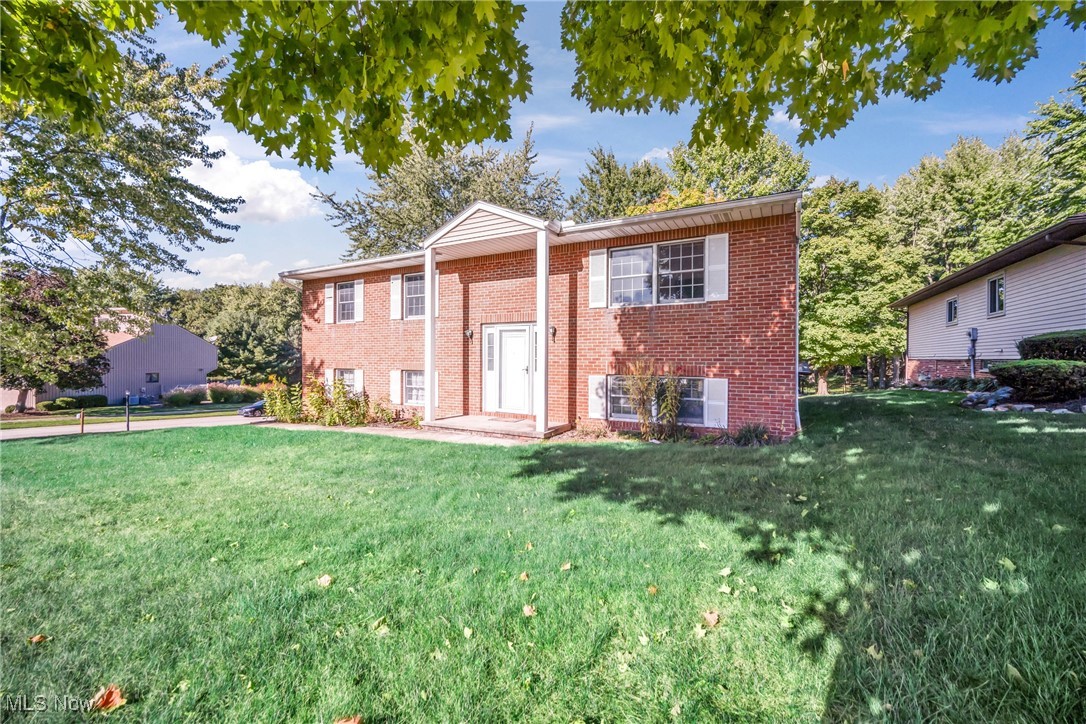 Huntington Park Dr, Strongsville, OH 44136