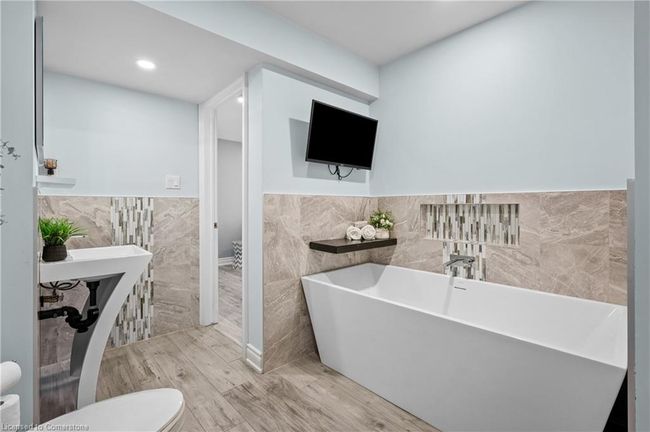 7 - 955 King Rd, Townhouse with 2 bedrooms, 3 bathrooms and 2 parking in Burlington ON | Image 39