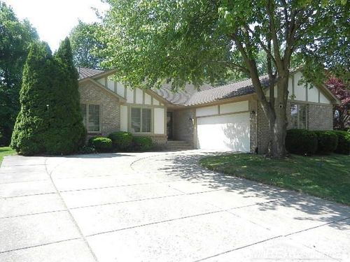 6704 Redford Cir, Troy, MI, 48085-1270 | Card Image