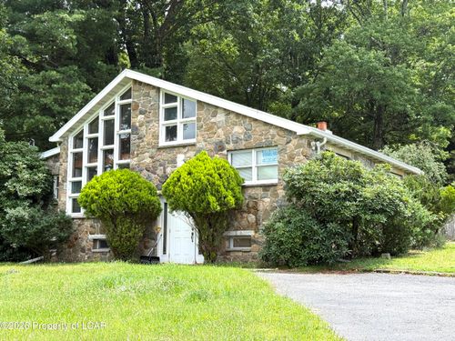 682 S Mountain Blvd, Mountain Top, PA, 18707-9611 | Card Image