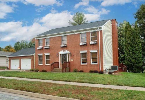 1608 Hillside Ave, Waverly, IA, 50677-1017 | Card Image