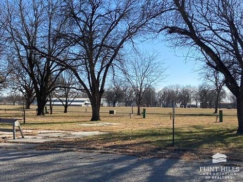 210 12th St, Clay Center, KS, 67432-3608 | Card Image