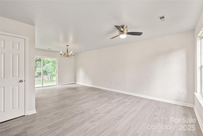 425 Austin Dr, House other with 3 bedrooms, 2 bathrooms and null parking in Charlotte NC | Image 5