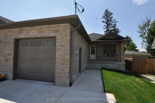 749 15th St E, Owen Sound, ON, N4K1X5 | Card Image