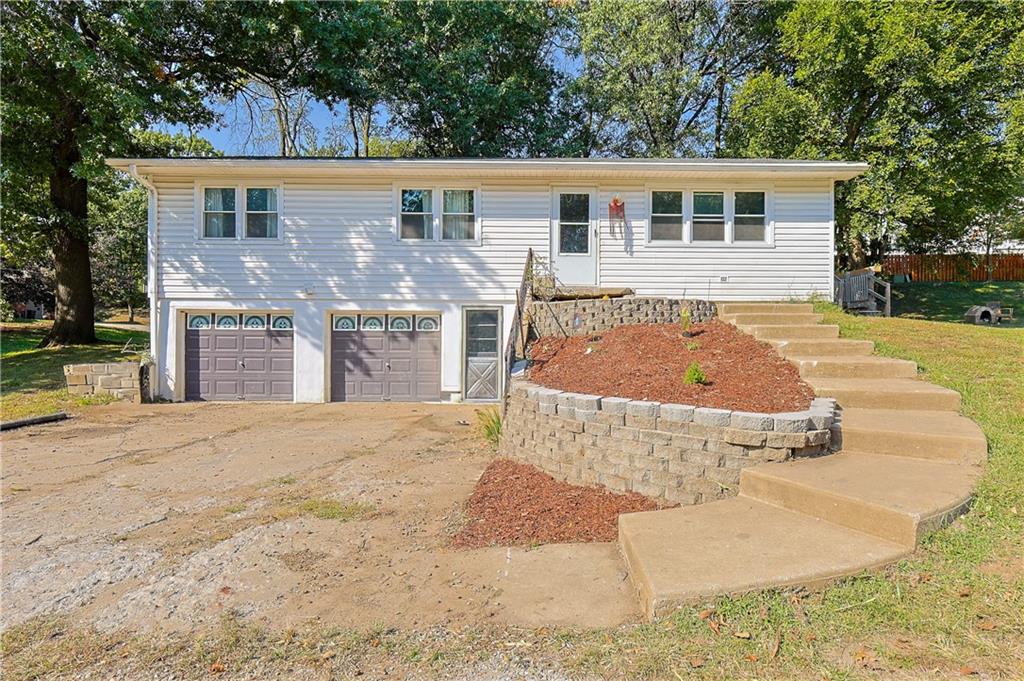 Karnes Rd, Saint Joseph, MO 64506