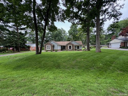 5851 Kingfisher Ln, Clarkston, MI, 48346-2942 | Card Image