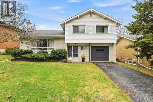 31 Cobham Crescent, Toronto (Victoria Village), ON, M4A1V7 | Card Image