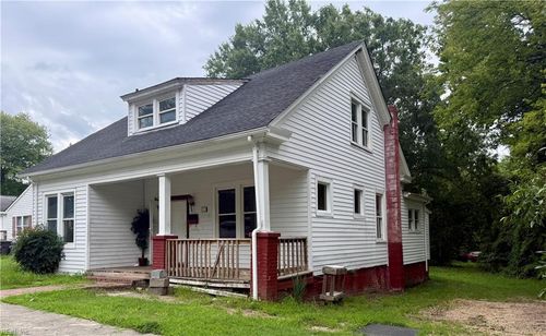 404 Park Ave, Emporia, VA, 23847-1823 | Card Image