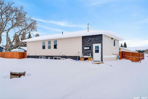 225 Osborne St, Melfort, SK, S0E1A0 | Card Image