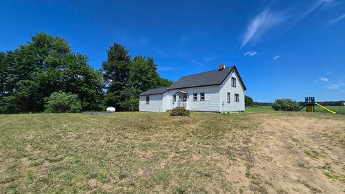 9322 80th Ave, Pentwater, MI, 49449-7707 | Card Image