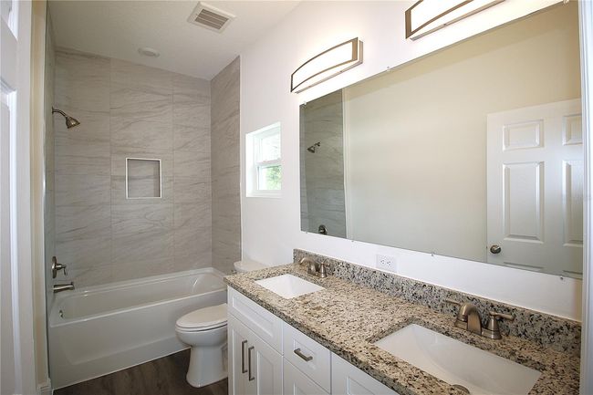 17. Master Bathroom | Image 19