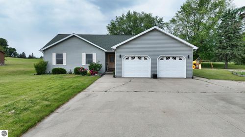 1006 Clubhouse Dr, Weidman, MI, 48893-9339 | Card Image