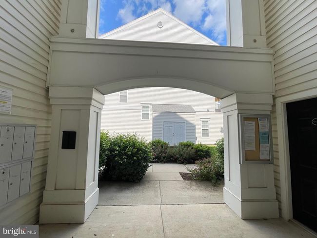 UNIT-202 - 42480 Rockrose Sq, Condo with 3 bedrooms, 2 bathrooms and null parking in BRAMBLETON VA | Image 5